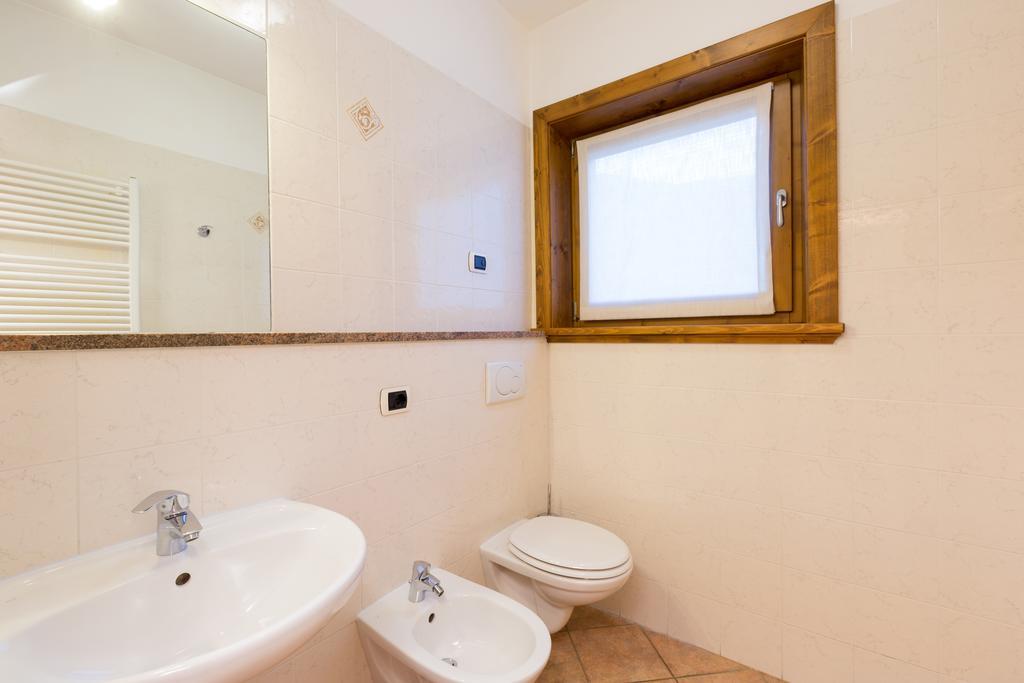 Bait Del Pont Aparthotel Livigno Bagian luar foto
