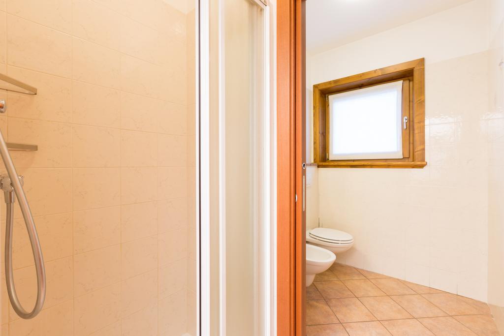Bait Del Pont Aparthotel Livigno Bagian luar foto