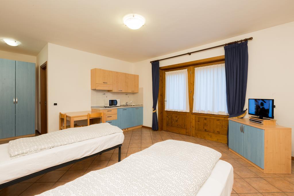 Bait Del Pont Aparthotel Livigno Bagian luar foto