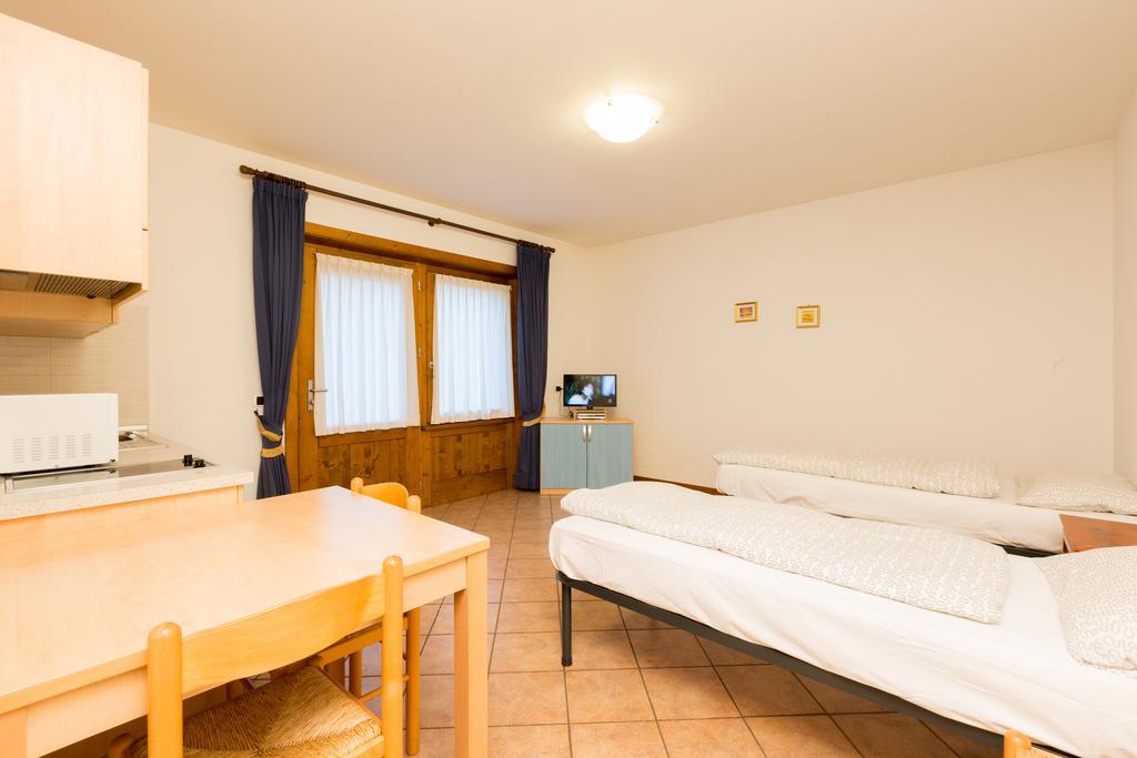 Bait Del Pont Aparthotel Livigno Bagian luar foto