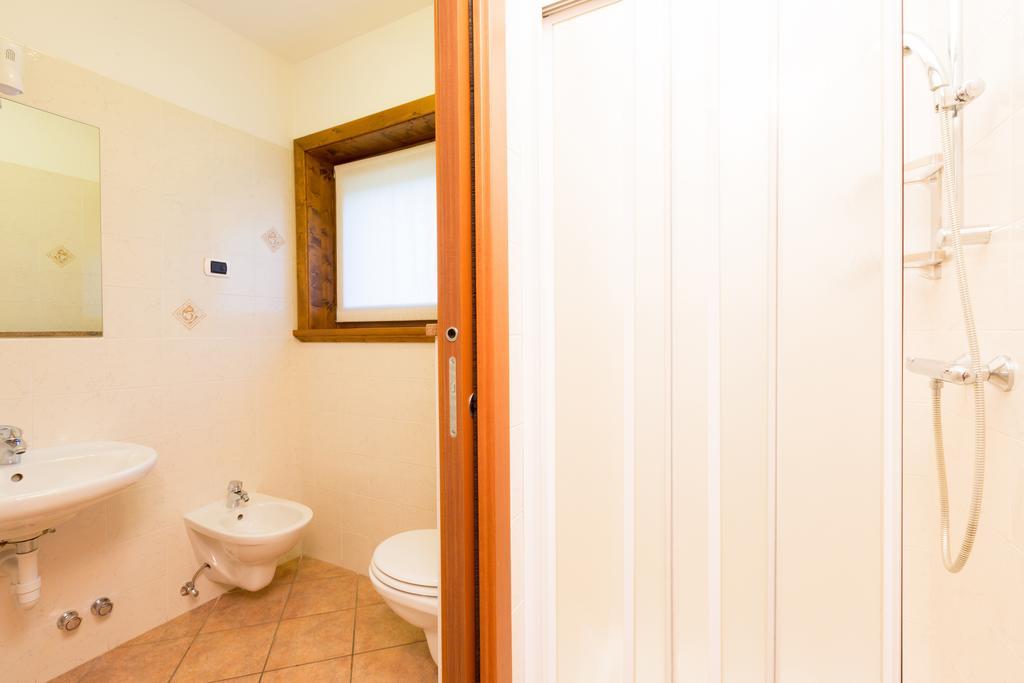 Bait Del Pont Aparthotel Livigno Bagian luar foto