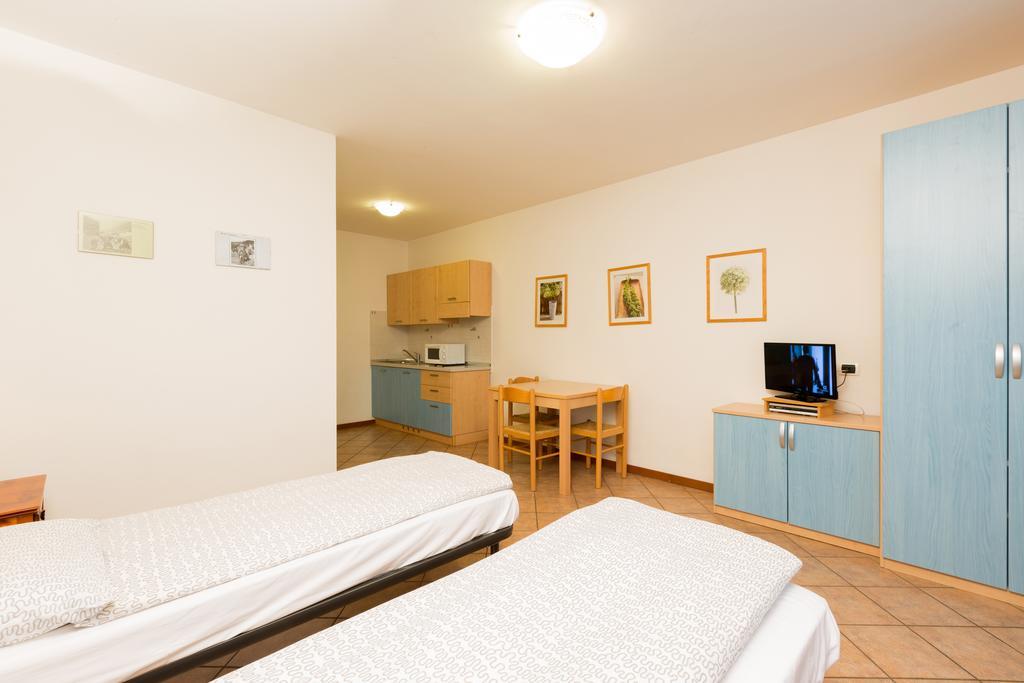 Bait Del Pont Aparthotel Livigno Bagian luar foto