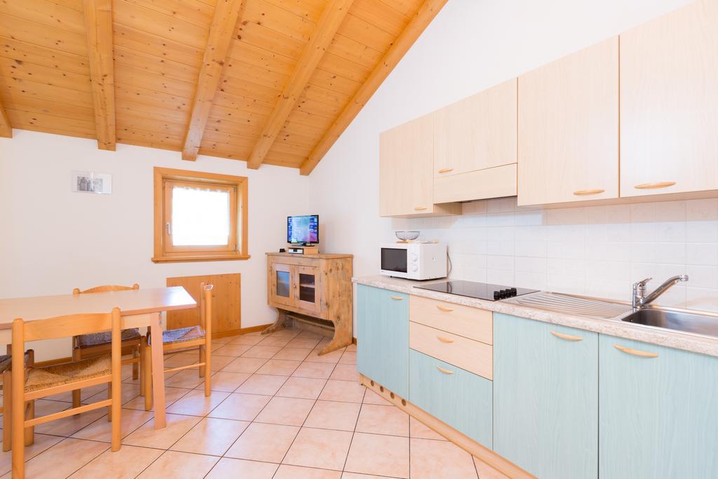 Bait Del Pont Aparthotel Livigno Bagian luar foto