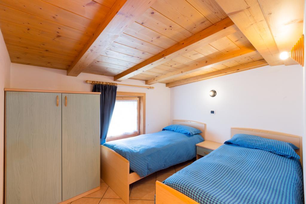 Bait Del Pont Aparthotel Livigno Bagian luar foto