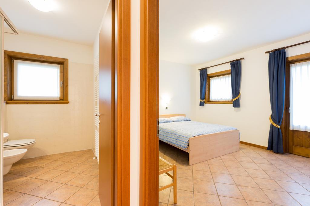 Bait Del Pont Aparthotel Livigno Bagian luar foto