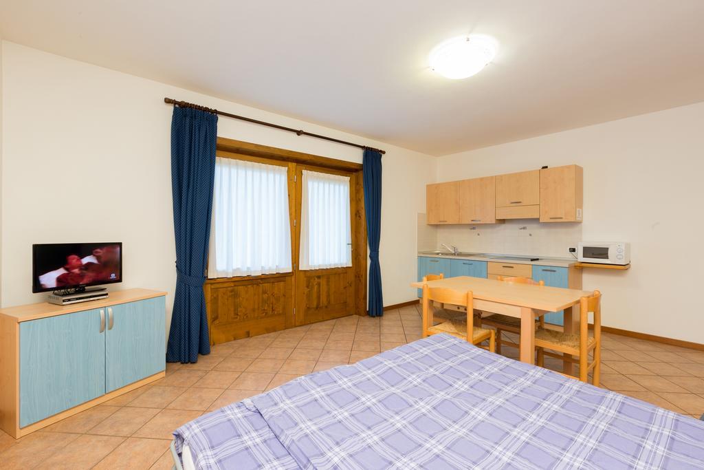 Bait Del Pont Aparthotel Livigno Bagian luar foto
