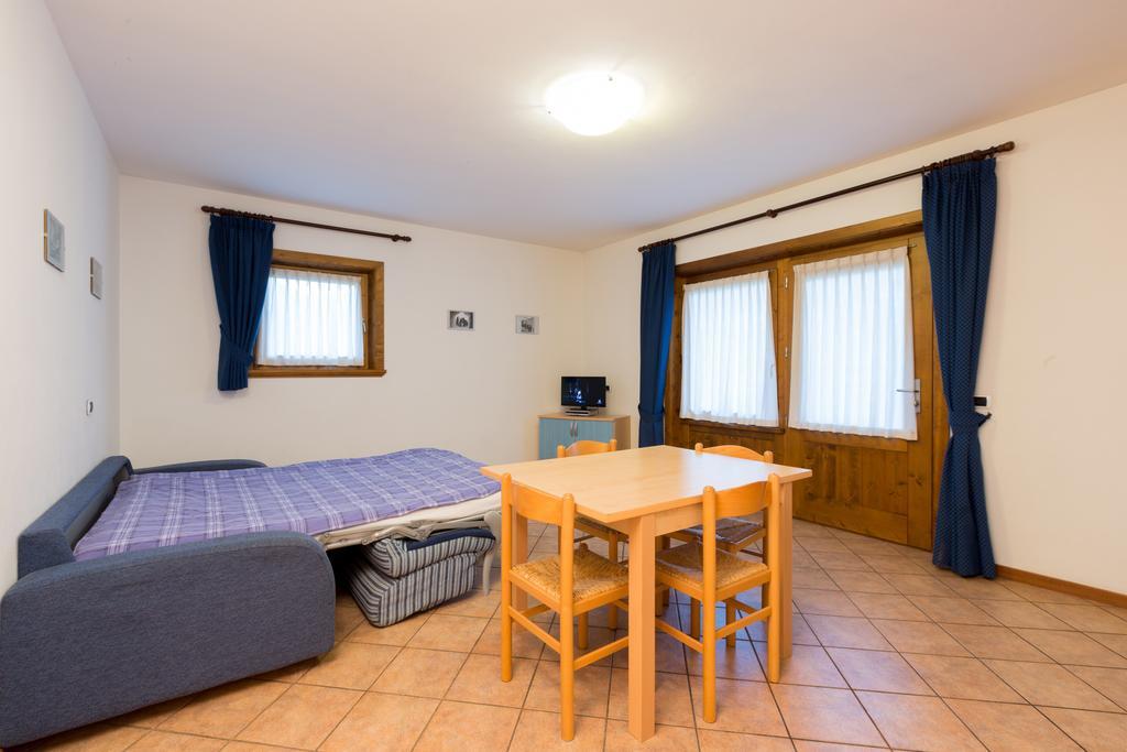 Bait Del Pont Aparthotel Livigno Bagian luar foto