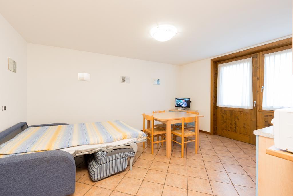 Bait Del Pont Aparthotel Livigno Bagian luar foto