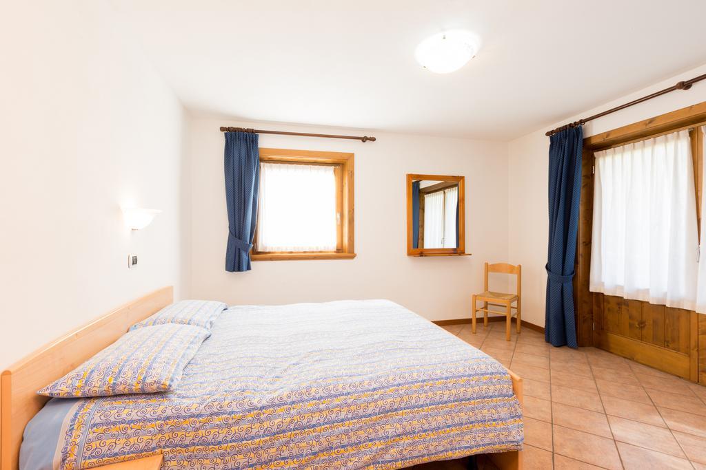 Bait Del Pont Aparthotel Livigno Bagian luar foto