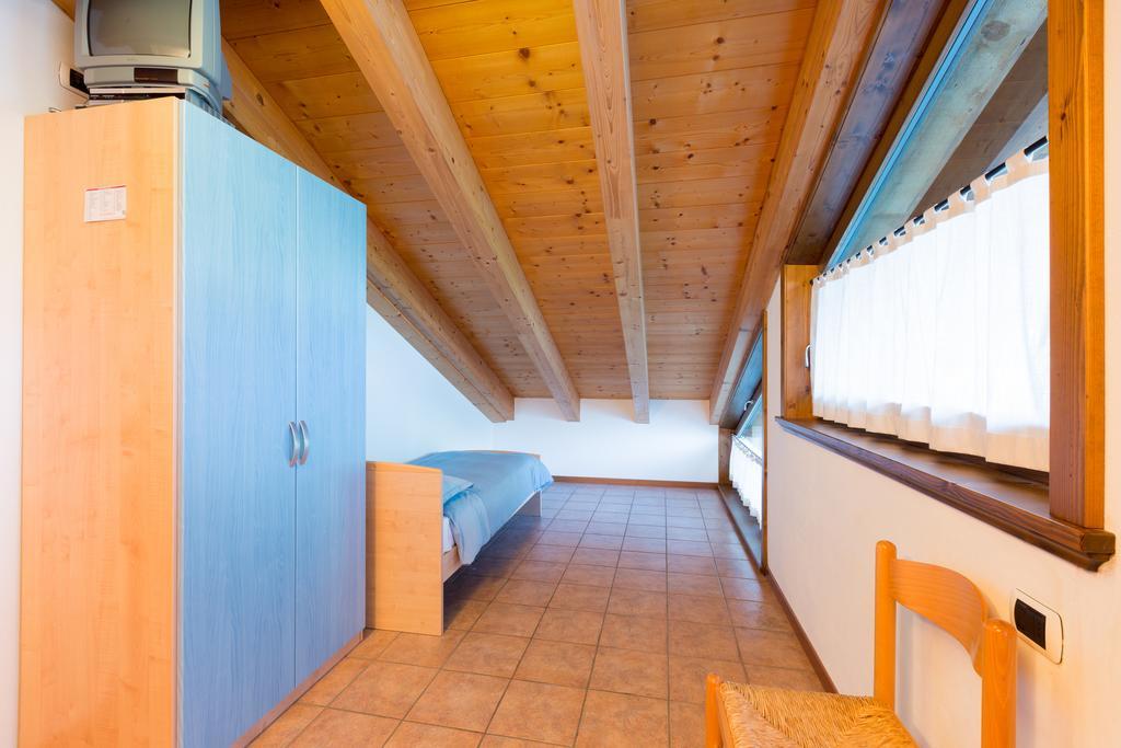 Bait Del Pont Aparthotel Livigno Bagian luar foto