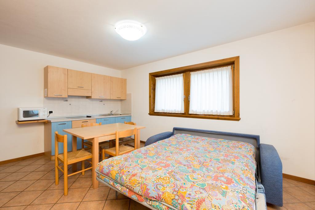 Bait Del Pont Aparthotel Livigno Bagian luar foto