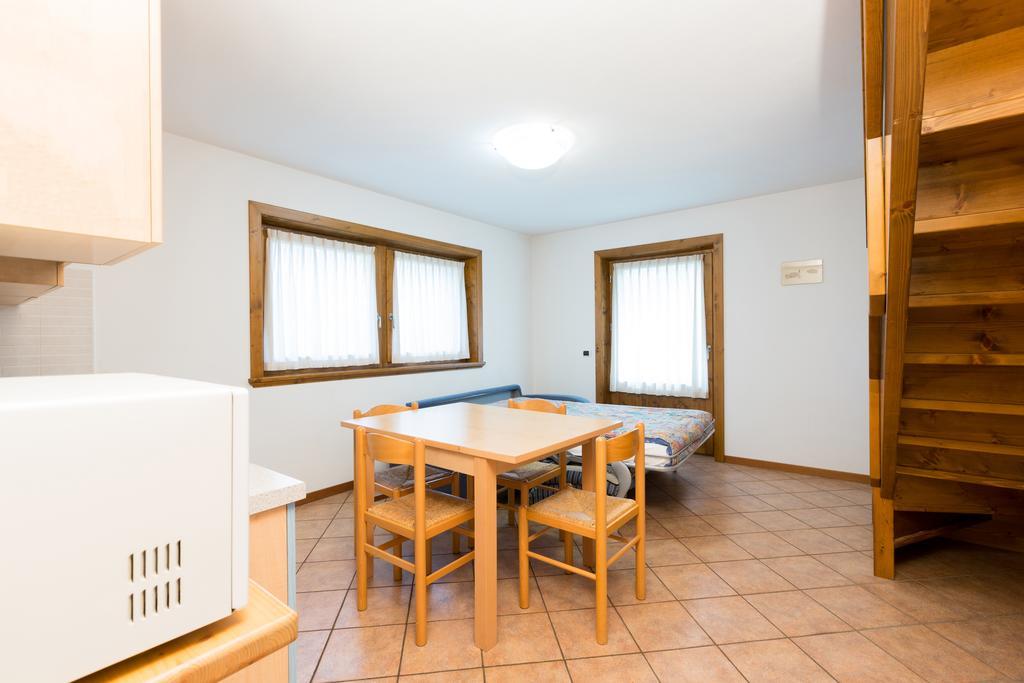 Bait Del Pont Aparthotel Livigno Bagian luar foto