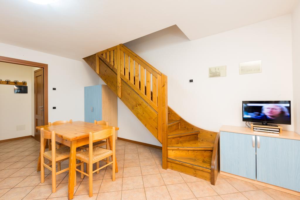 Bait Del Pont Aparthotel Livigno Bagian luar foto