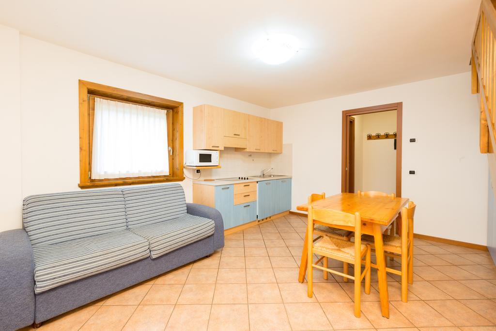 Bait Del Pont Aparthotel Livigno Bagian luar foto