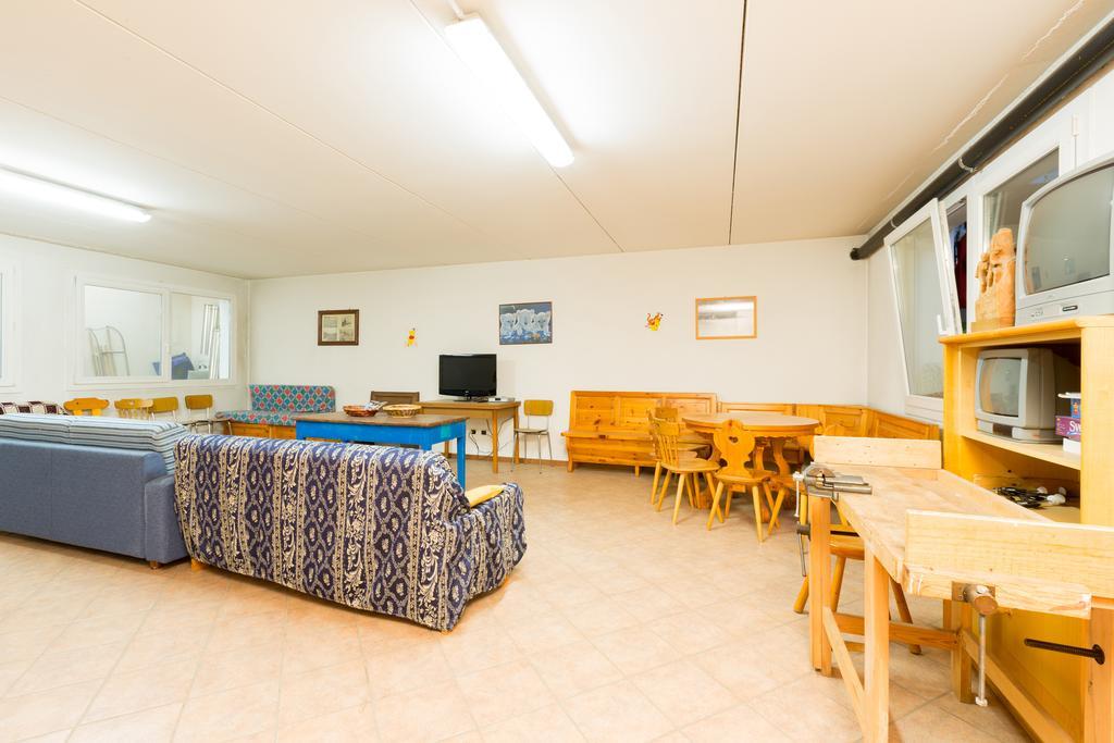 Bait Del Pont Aparthotel Livigno Bagian luar foto