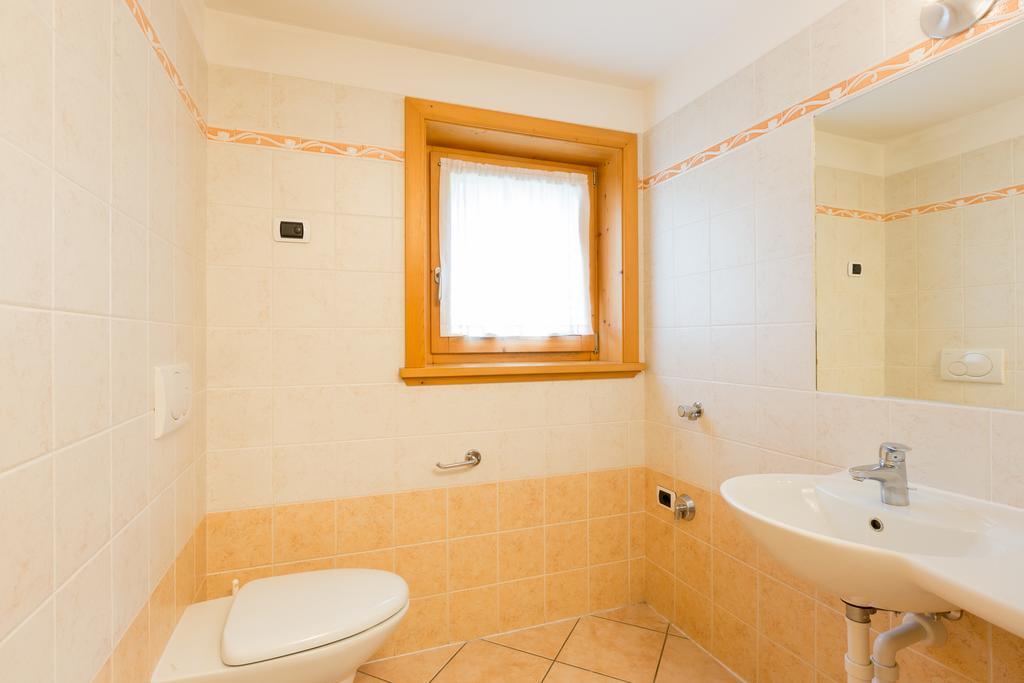 Bait Del Pont Aparthotel Livigno Bagian luar foto