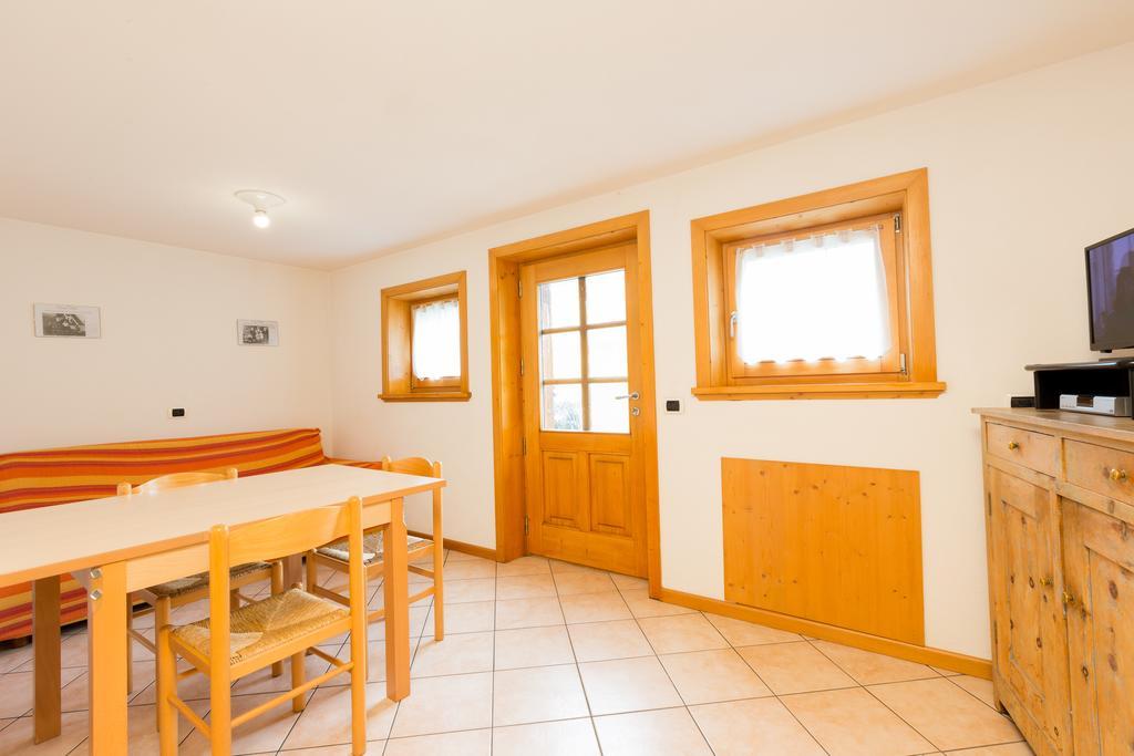 Bait Del Pont Aparthotel Livigno Bagian luar foto