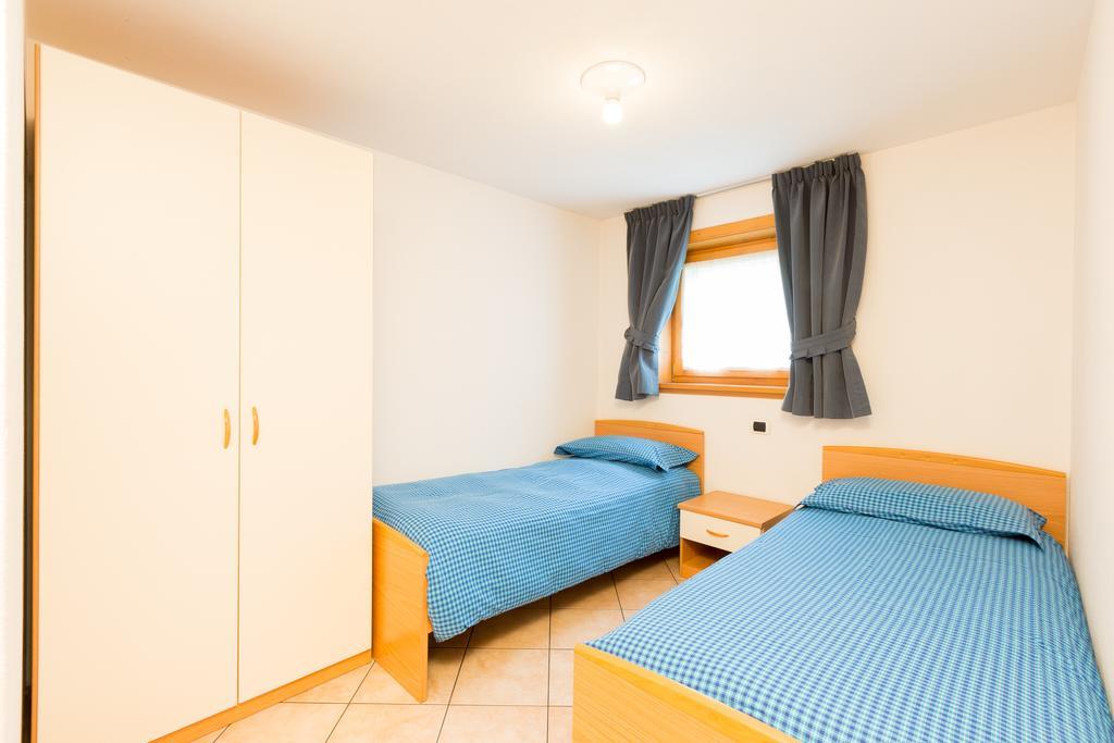 Bait Del Pont Aparthotel Livigno Bagian luar foto